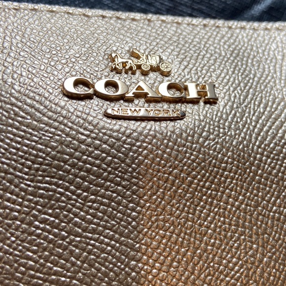 Coach crossgrain metallic pale gold large corner zip Wristlet - Picture 3 of 5